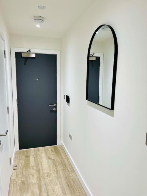 מנצ'סטר Modern One Bedroom Apartment Near Old Trafford Stadium מראה חיצוני תמונה