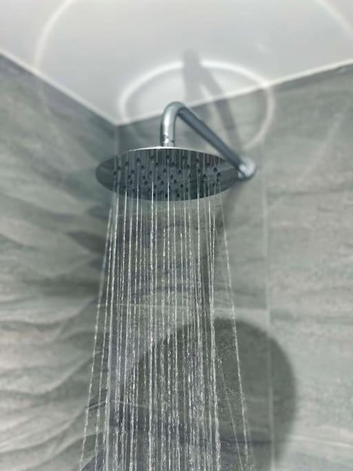 מנצ'סטר Modern One Bedroom Apartment Near Old Trafford Stadium מראה חיצוני תמונה