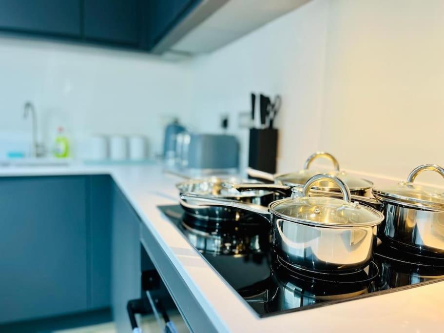 מנצ'סטר Modern One Bedroom Apartment Near Old Trafford Stadium מראה חיצוני תמונה