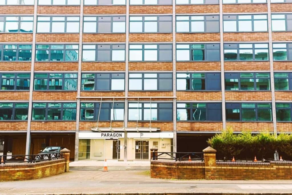 מנצ'סטר Modern One Bedroom Apartment Near Old Trafford Stadium מראה חיצוני תמונה