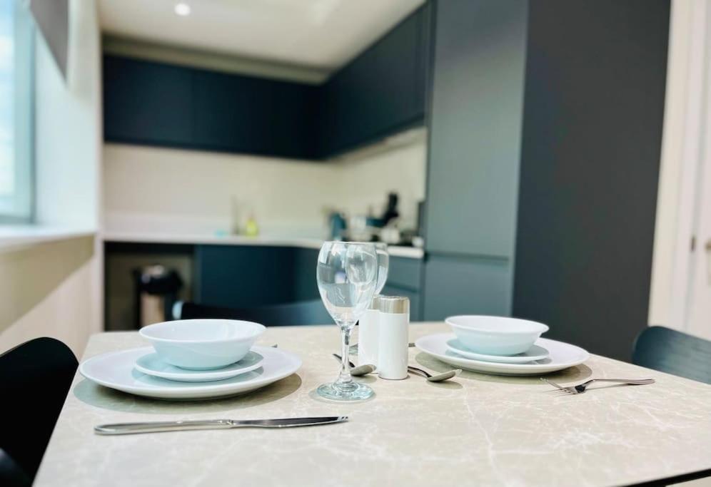 מנצ'סטר Modern One Bedroom Apartment Near Old Trafford Stadium מראה חיצוני תמונה