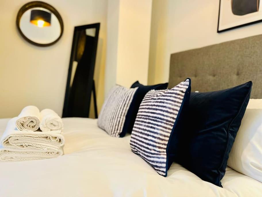 מנצ'סטר Modern One Bedroom Apartment Near Old Trafford Stadium מראה חיצוני תמונה