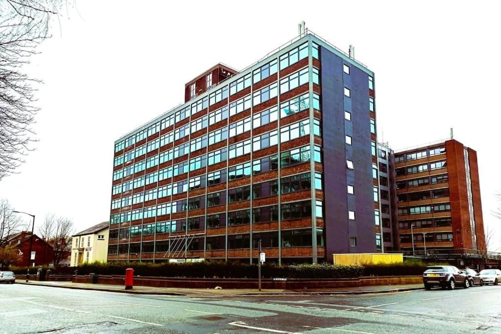 מנצ'סטר Modern One Bedroom Apartment Near Old Trafford Stadium מראה חיצוני תמונה